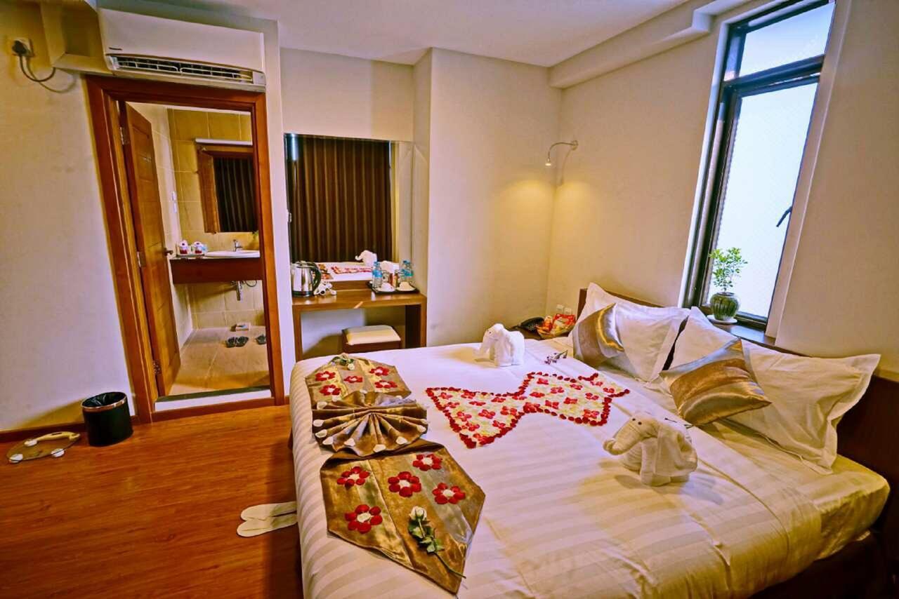 Sanctuary Hotel Мандалай Экстерьер фото
