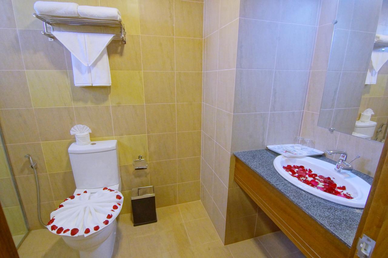 Sanctuary Hotel Мандалай Экстерьер фото