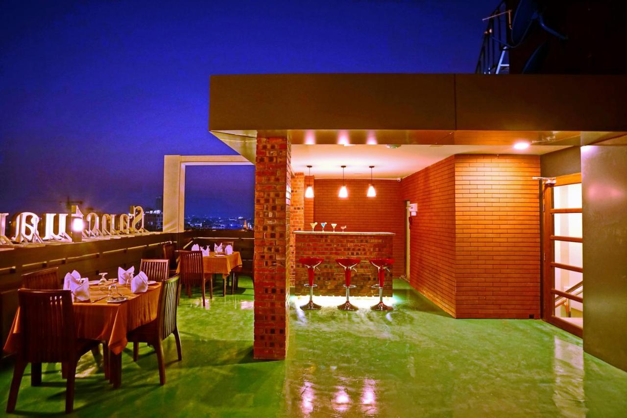 Sanctuary Hotel Мандалай Экстерьер фото