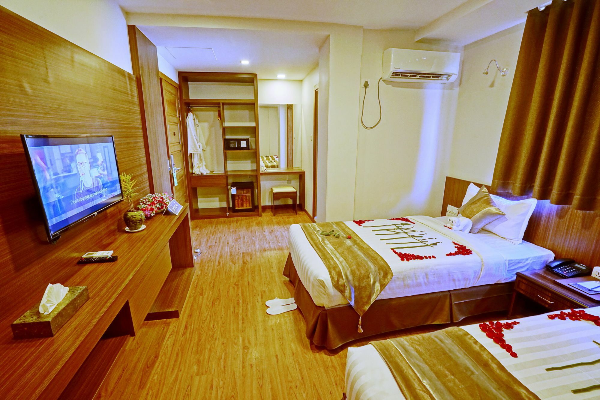 Sanctuary Hotel Мандалай Экстерьер фото